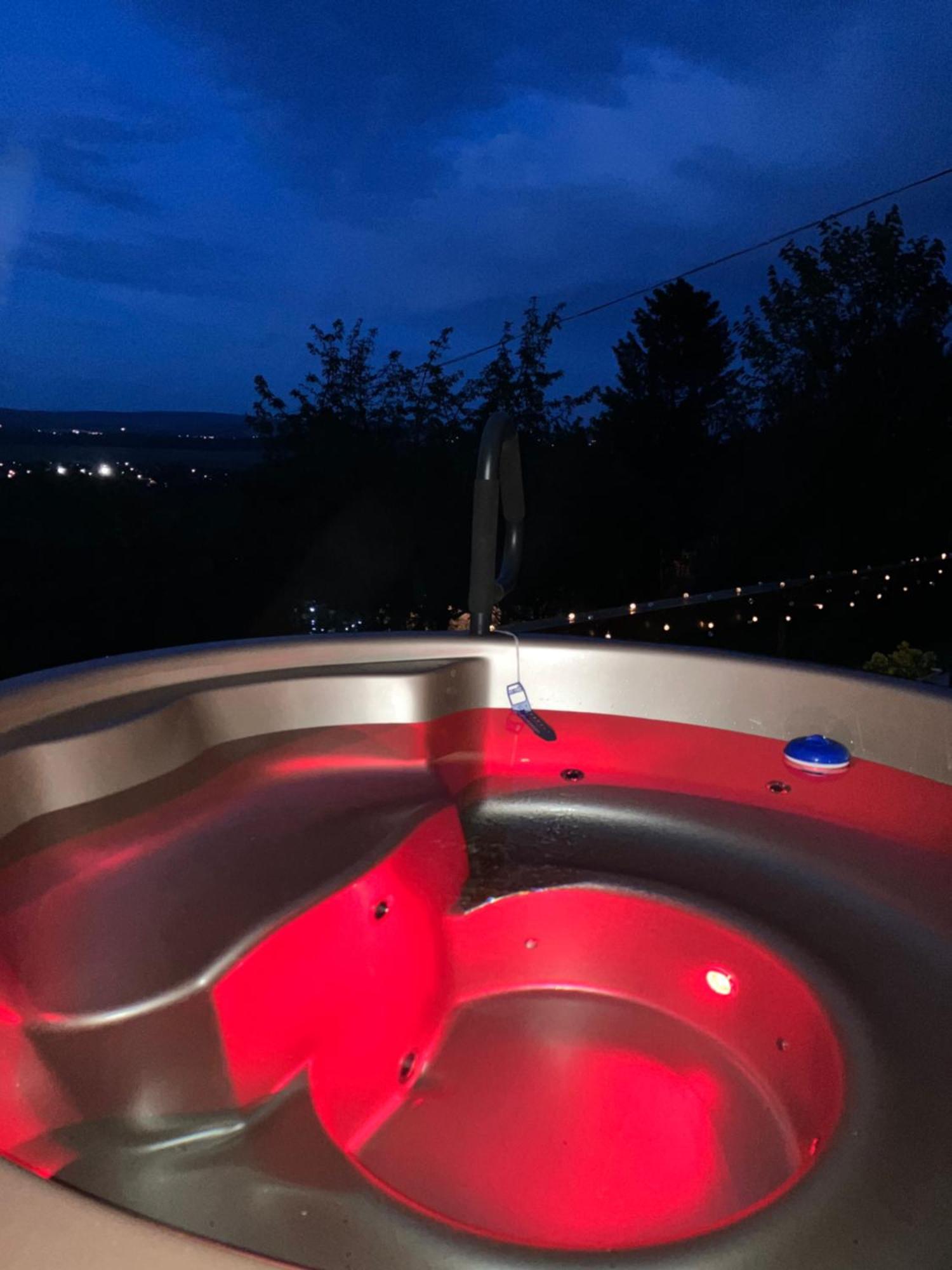 Panorama Nyaralo Villa Tahitotfalu Luaran gambar